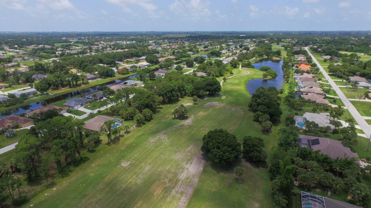 Holiday villas with own pool and golf course views in Rotonda Florida.