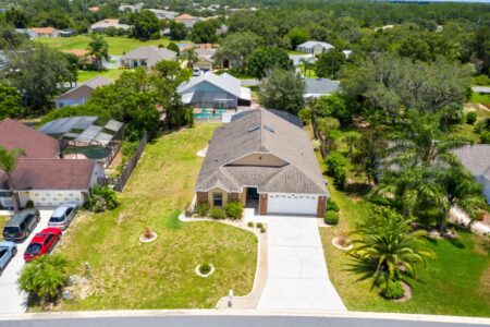 Sunridge Woods villa with own pool in Orlando, Florida.