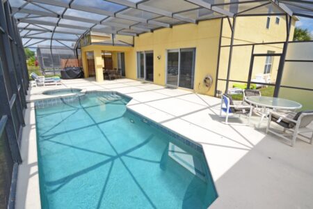 Pool and spa at holiday villa on The Seasons in Orlando.